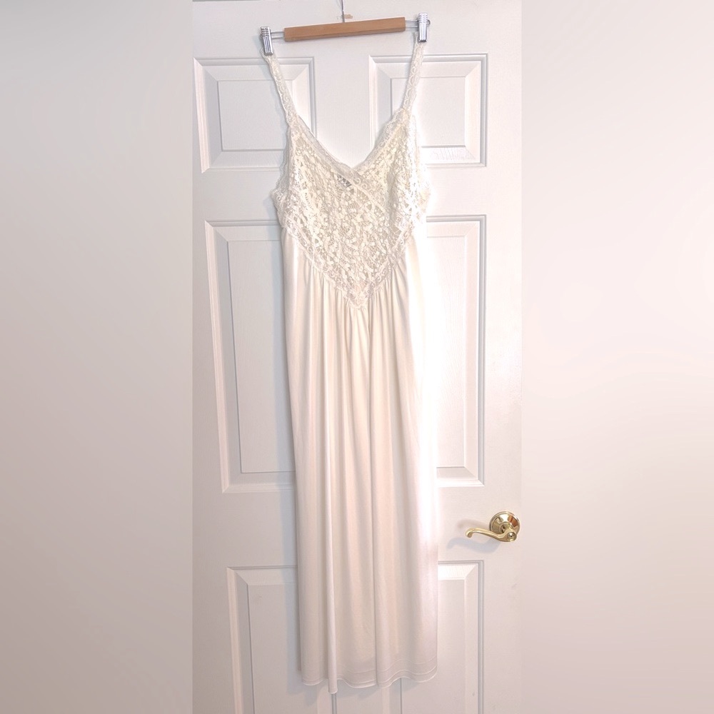 Vintage Bert Yelin for Iris Ivory Lace Nightgown